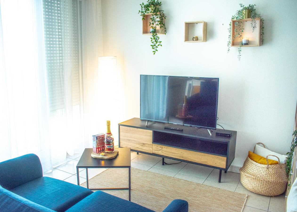 Studio Charmant Cergy Le Haut Au Pied De La Gare ! Parking Prive ! Apartment ภายนอก รูปภาพ