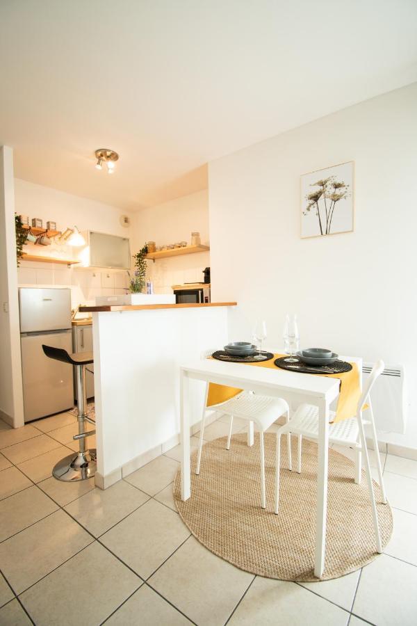 Studio Charmant Cergy Le Haut Au Pied De La Gare ! Parking Prive ! Apartment ภายนอก รูปภาพ