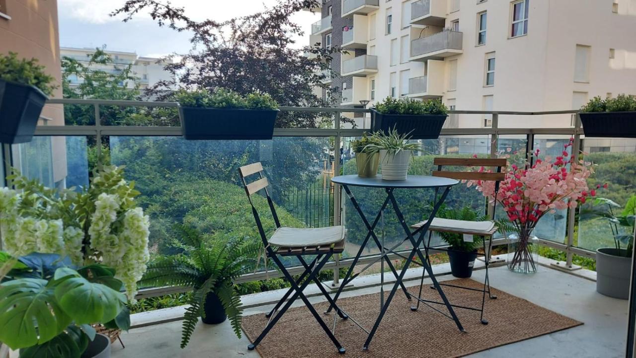 Studio Charmant Cergy Le Haut Au Pied De La Gare ! Parking Prive ! Apartment ภายนอก รูปภาพ